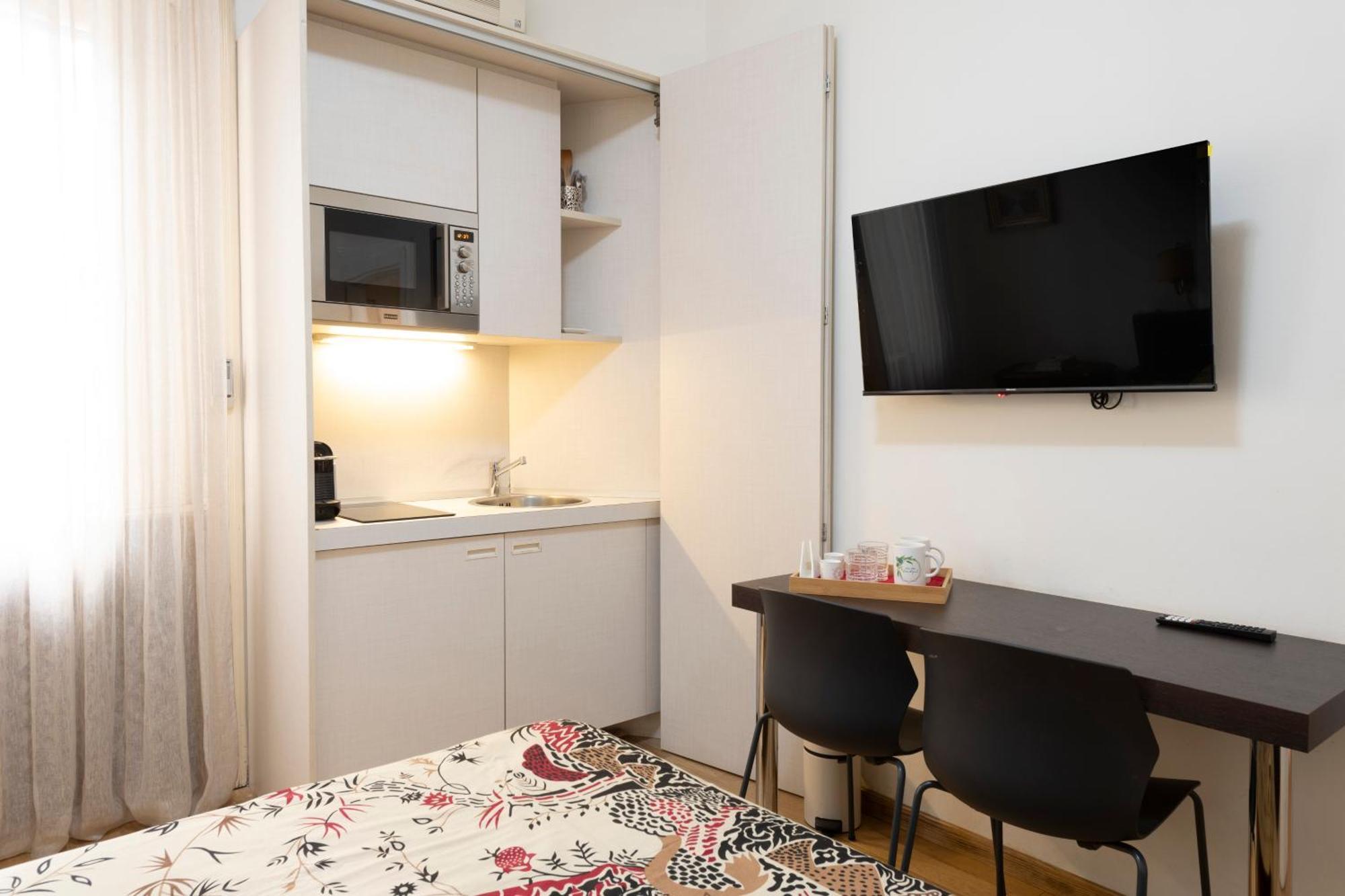 Parisienne Porta Romana Apartment *